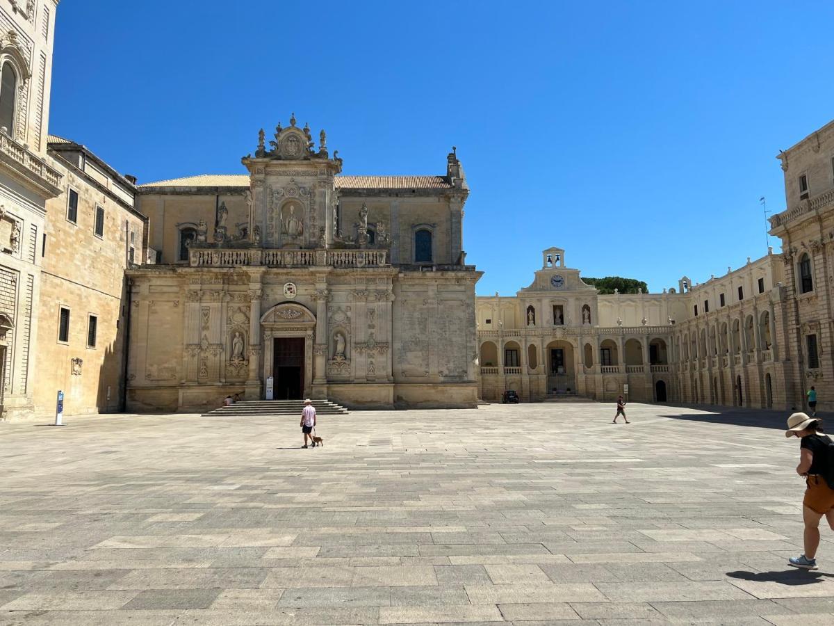 Ai Propilei Del Duomo Luxury Suite Lecce Bagian luar foto