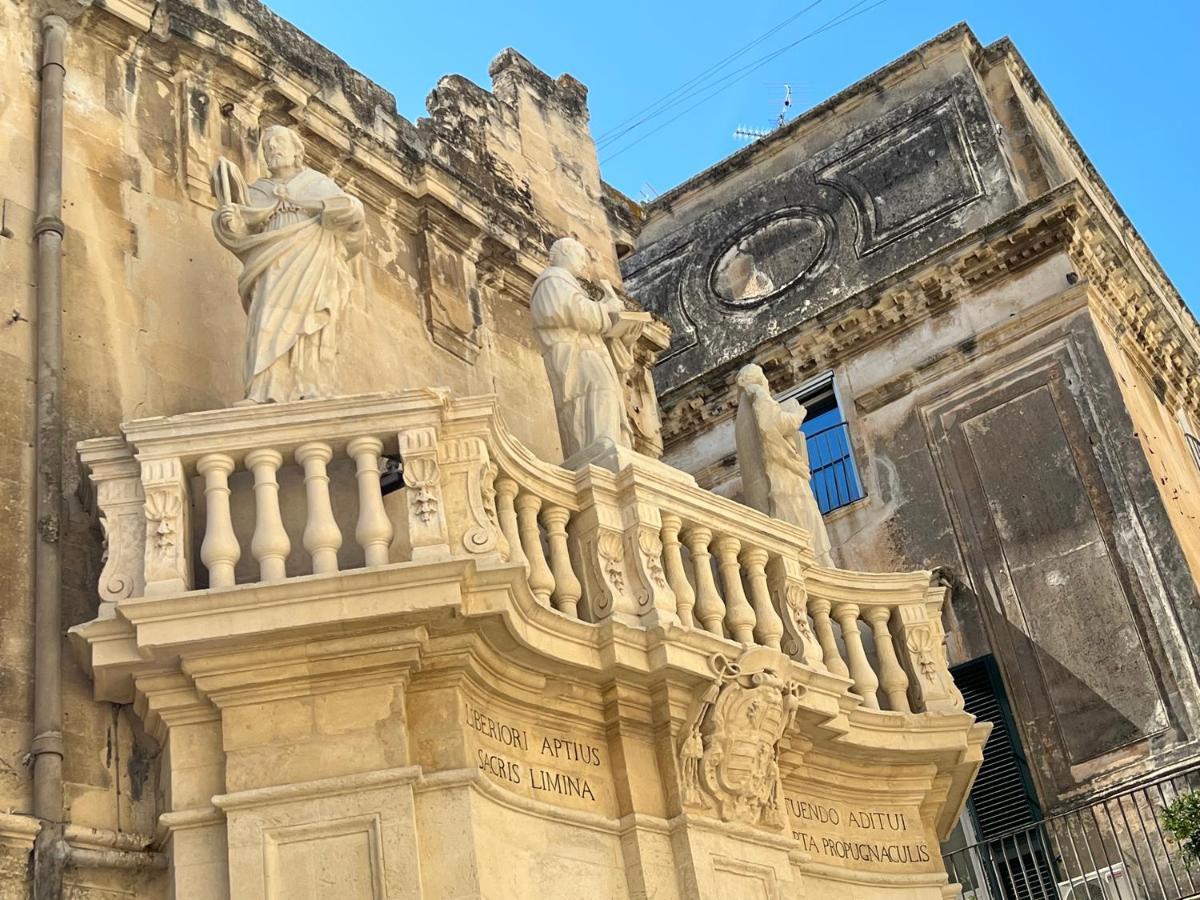 Ai Propilei Del Duomo Luxury Suite Lecce Bagian luar foto